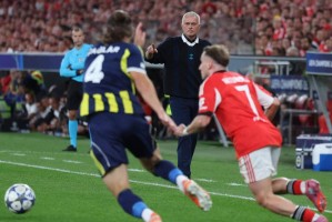 穆里尼奥再下课!训练前当场被炒,费内巴切的更衣室对此很惊讶 穆里尼奥再下课!训练前当场被炒,费内巴切的更衣室对此很惊讶