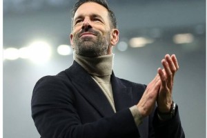 曼联祝范尼49岁生日快乐，球员时代为红魔出战219场150球28助