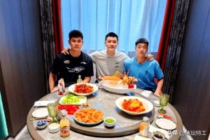 余嘉豪打西乙都费劲,辽篮2新人只打1年西甲图个啥?没钱也没耐心 余嘉豪打西乙都费劲,辽篮2新人只打1年西甲图个啥?没钱也没耐心