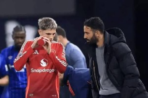 曼联风波！加纳乔效仿C罗逼宫曼联，阿莫林铁腕治军将其开除！