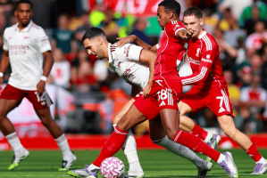 1-0！英超惨烈焦点战：3大核心伤退 任意球世界波 10.5亿豪门登顶