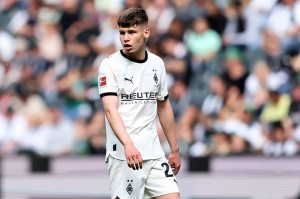 21岁德甲后防小将横空出世，新一代德国希望星，3大英超豪门疯抢
