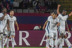 火眼金睛！这位边裁神了，微秒级识别体毛越位令人叹服