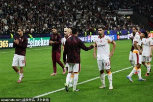 多家英超和德甲球队争抢20岁奥格斯堡中场科穆尔,未来可期! 多家英超和德甲球队争抢20岁奥格斯堡中场科穆尔,未来可期!