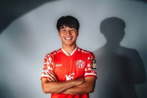 登陆德甲！官方：23岁日本中场川崎飒太租借美因茨，有买断条款