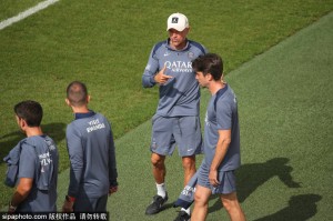 巴黎圣日耳曼主场球衣荣获法甲最美：时尚与传统的完美交融