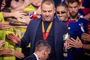 皇马遭巴萨3杀，安切洛蒂下课倒计时，老佛爷签姆巴佩是败笔？