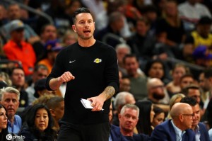 湖人官宣续约雷迪克 菜鸟赛季率队杀至西部第三 湖人官宣续约雷迪克 菜鸟赛季率队杀至西部第三