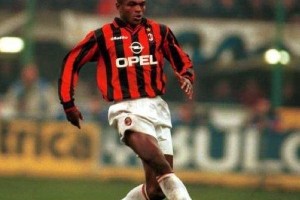 欧冠历史十大中卫评选：马队居首，范迪克上榜，水爷第三