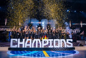 德国险胜土耳其夺欧洲杯冠军 施罗德荣膺MVP 德国险胜土耳其夺欧洲杯冠军 施罗德荣膺MVP