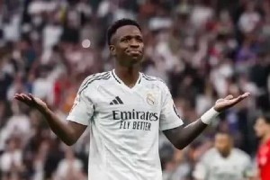 欧冠失利隐患凸显！皇马更衣室矛盾重重，能否解决危机待时间证明？