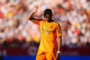 皇马2-0完胜塞维利亚：贝林厄姆破门，姆巴佩出彩锁定西甲金靴