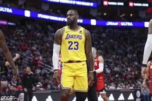 Shams:詹姆斯今夏未参与湖人运作 他在享受假期 Shams:詹姆斯今夏未参与湖人运作 他在享受假期