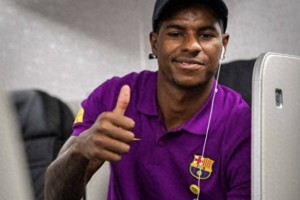 巴萨下达逐客令，11年功勋失宠！被弗里克撤销队长，88%球迷赞成