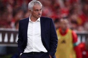 回来了!熟悉的穆里尼奥,送出2分后痛斥裁判,两个亚军都要下课 回来了!熟悉的穆里尼奥,送出2分后痛斥裁判,两个亚军都要下课