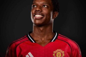 曼联钉子户被阿莫林下放二队!拼命表现态度出色,请缨出战却被拒 曼联钉子户被阿莫林下放二队!拼命表现态度出色,请缨出战却被拒