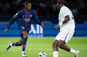 一场1-0让法甲霸主取得两连胜，法比安破门，9000万锋霸点球罚丢