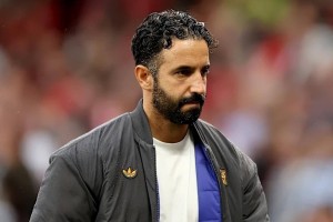 阿莫林拒绝调整战术体系,看看曼联球员是什么反应 阿莫林拒绝调整战术体系,看看曼联球员是什么反应