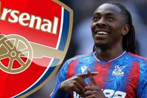 分期！英媒：阿森纳想分期签埃泽&每期2000万 约克雷斯售价7000万