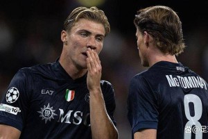 那不勒斯的双重消息:麦克托米奈回归训练,霍伊伦则需谨慎对待 那不勒斯的双重消息:麦克托米奈回归训练,霍伊伦则需谨慎对待