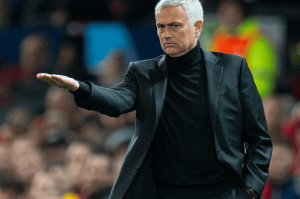 恭喜穆帅！下课危机接触！高层信任送7000万预算，挖意甲金靴争冠