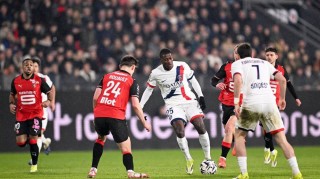 法甲争冠激战正酣：雷恩主场逆袭终结巴黎圣日耳曼七连胜，积分榜形势骤变