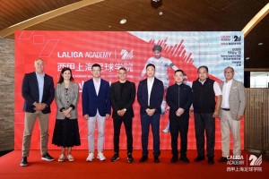 西甲上海足球学院正式开业，西甲大使萨维奥拉出席开业典礼