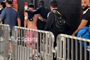 0-4！梅西和U40队友被打花！温馨一幕：梅西和对手搂着背离开球场