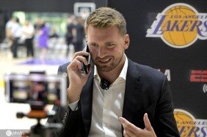 湖人正式进入东契奇时代 老詹断舍离尚存最后纠结 湖人正式进入东契奇时代 老詹断舍离尚存最后纠结