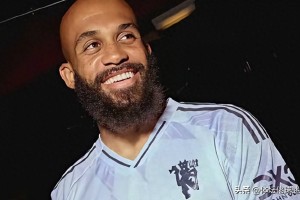 黑锋双煞解散!姆贝乌莫年薪800万镑加盟豪门,维萨罢训离队情有可原 黑锋双煞解散!姆贝乌莫年薪800万镑加盟豪门,维萨罢训离队情有可原