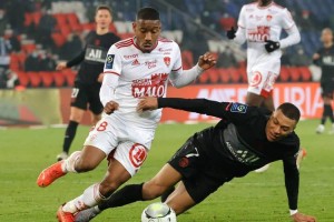 法甲欧战资格争夺战：布雷斯特主场狙击，里尔客场能否突围？​