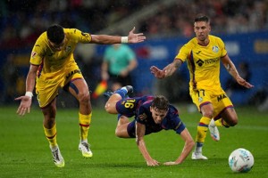 巴萨球迷心碎!两巨星伤情不明,欧冠前景蒙上阴影? 巴萨球迷心碎!两巨星伤情不明,欧冠前景蒙上阴影?