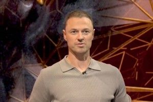 曼联官宣名宿离队，揭秘半年就辞职原因！曝拜仁5000万争红魔新帝星