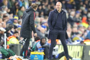 为何没让萨拉赫登场？斯洛特：当时需要守住胜局而不是进球