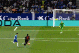 2-0！西甲冠军诞生，巴萨加冕三冠王，还送皇马3连亚，姆巴佩尴尬