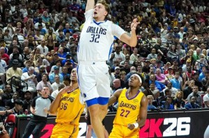 弗拉格夏联首秀21中5 关键防守+突分锁定胜局