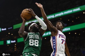 马克西40分埃奇库姆首秀34分 布朗25分绿军惜败76人 马克西40分埃奇库姆首秀34分 布朗25分绿军惜败76人