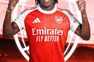 罗马诺：埃泽转会文件已签署，必须及时完成手续才能出战利兹联