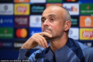 恩里克荣获克鲁伊夫奖:四冠荣耀背后的战术与故事 恩里克荣获克鲁伊夫奖:四冠荣耀背后的战术与故事