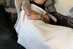 加纳乔恐留在曼联，曝将回归参加全队合练！铁人归队更改球衣号码