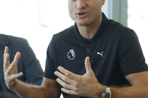 直播吧在现场|维迪奇：曼联获得欧冠资格会让球迷满意，这是目标