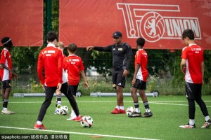 德甲球队柏林联合备战新赛季</title>
        
    <title>德甲球队柏林联合备战新赛季 德甲球队柏林联合备战新赛季</title>
        
    <title>德甲球队柏林联合备战新赛季