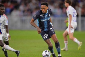 朗斯主场迎战马赛,争夺法甲榜首,主场防守强、反击高效,有望打破马赛不败金身。 朗斯主场迎战马赛,争夺法甲榜首,主场防守强、反击高效,有望打破马赛不败金身。