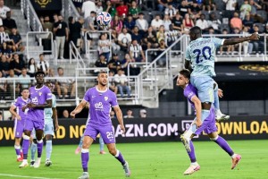 穆阿尼孔塞桑双响，伊尔迪兹世界波，尤文5-0大胜，超越曼城登顶