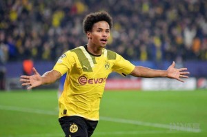 韦勒认为，足协过度信赖纳帅，阿德耶米没有离队的打算