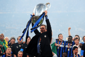 穆里尼奥执教曼联第二年获得亚军，算得上成功吗？