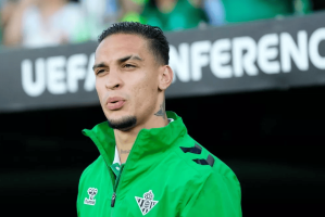 1亿水货觉醒！安东尼自降30%薪水也要逃离曼联真爱竟是这西甲队？红魔球迷集体破防了！