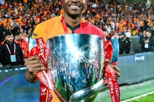 穆里尼奥压力倍增!7500万欧创土超纪录,加拉塔萨雷豪购奥斯梅恩 穆里尼奥压力倍增!7500万欧创土超纪录,加拉塔萨雷豪购奥斯梅恩