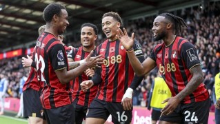 一场2-0诞生英超最大黑马，夏窗后防被挖空，如今力压利物浦、曼城排第二