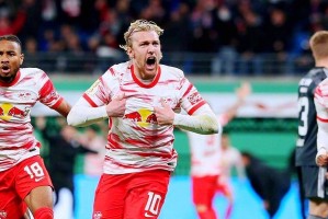 德甲巅峰对决前瞻:状态火热的拜仁客场挑战起伏莱比锡,谁能笑到最后? 德甲巅峰对决前瞻:状态火热的拜仁客场挑战起伏莱比锡,谁能笑到最后?